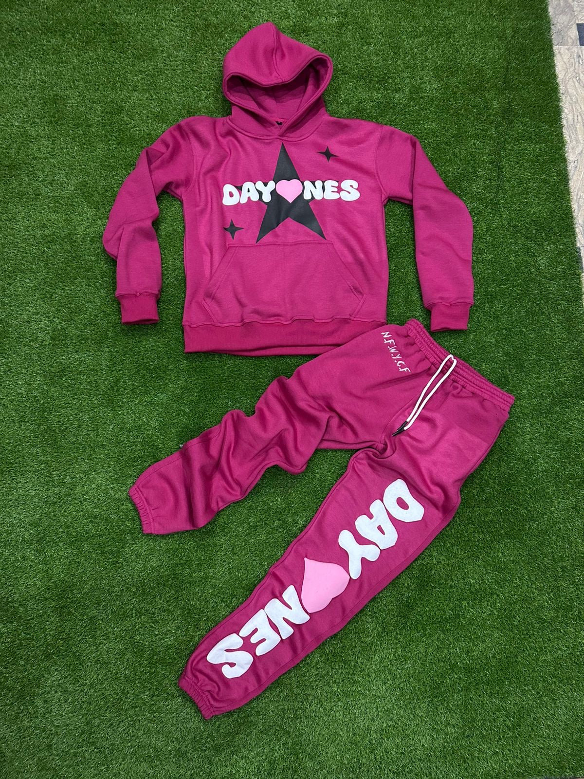 (COMING SOON) D1O “Plenty Hearts” Sweatsuit
